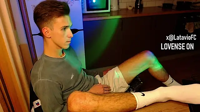 Snapshot of Midnighter_ chatting on September 24, 2025, 1:46 am Midnighter  online show from September 24, 2025, 1:46 am