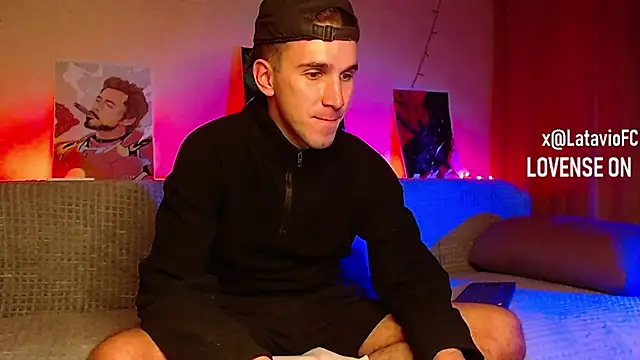 Snapshot of Midnighter_ chatting on February 8, 2025, 4:03 am Midnighter  online show from February 8, 2025, 4:03 am