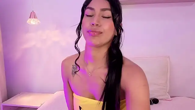 Caroliina Saenz online show from November 24, 2025, 7:14 pm