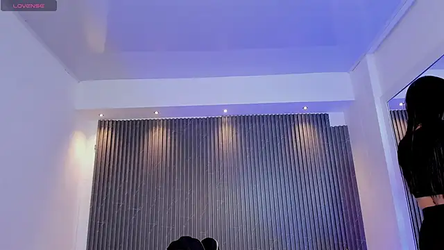 charlottewhitte online show from March 2, 2026, 11:17 am