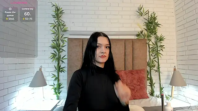 charlottewhitte online show from March 14, 2025, 1:02 pm