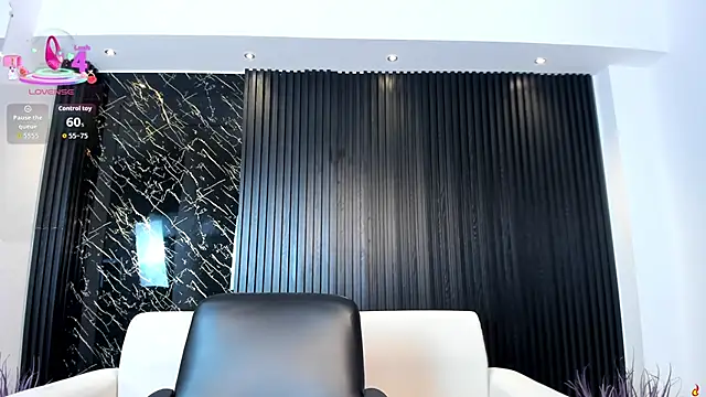 charlottewhitte online show from October 18, 2025, 12:29 pm