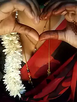 tuttifrutti17 online show from March 4, 2025, 5:13 pm