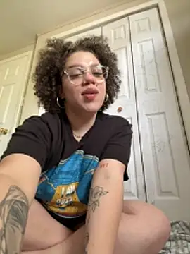 Snapshot of QueenNuttCollector chatting on April 24, 2026, 4:09 pm QueenNuttCollector online show from April 24, 2026, 4:09 pm