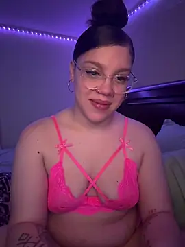 QueenNuttCollector online show from March 1, 2026, 10:48 am