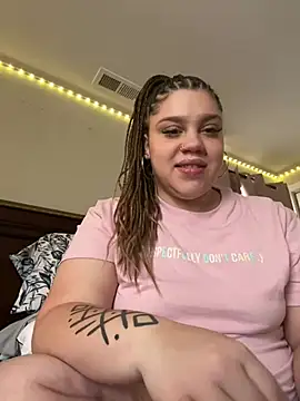 QueenNuttCollector online show from January 25, 2025, 7:07 pm