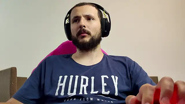 Snapshot of iurytx chatting on October 31, 2025, 9:43 pm iurytx online show from October 31, 2025, 9:43 pm