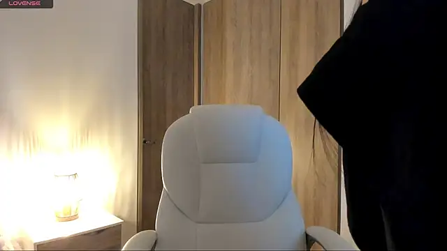 sophie connors online show from April 6, 2026, 11:44 am