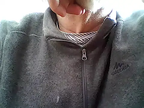 Snapshot of xcimeru chatting on March 3, 2026, 2:35 pm xcimeru online show from March 3, 2026, 2:35 pm