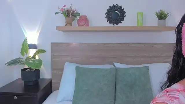 Snapshot of izaro22 chatting on February 19, 2026, 12:57 pm izaro22 online show from February 19, 2026, 12:57 pm