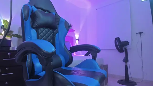 Snapshot of izaro22 chatting on February 10, 2026, 1:54 pm izaro22 online show from February 10, 2026, 1:54 pm