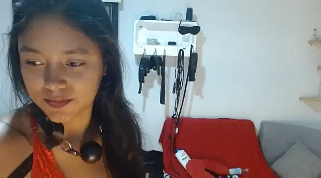 Chiara petterson online show from February 24, 2025, 2:40 am