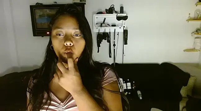 Chiara petterson online show from March 3, 2025, 3:05 am