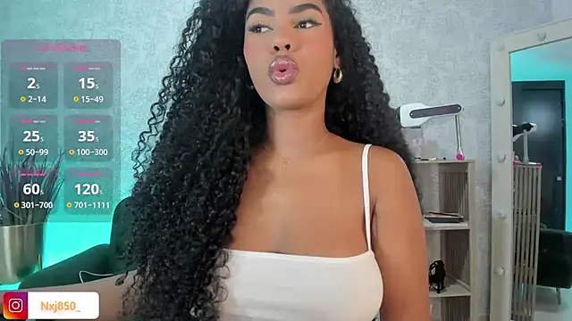 Snapshot of HOTBLACKANDWHITE2 chatting on November 3, 2025, 3:01 am HOTBLACKANDWHITE2 online show from November 3, 2025, 3:01 am