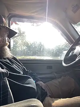 Snapshot of Themechanic420 chatting on March 5, 2026, 2:35 pm Themechanic420 online show from March 5, 2026, 2:35 pm