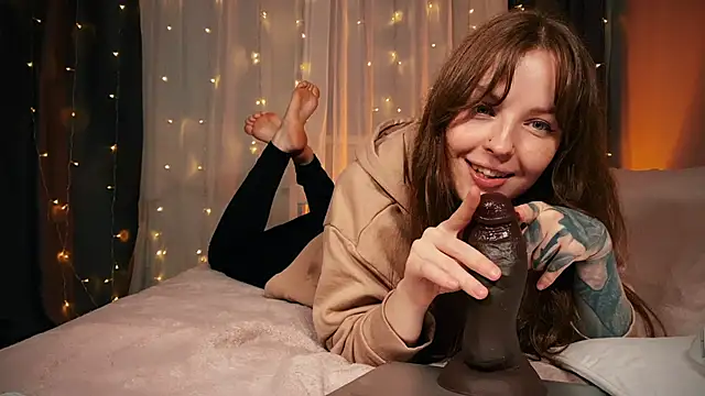 Pi-x-ie online show from October 19, 2025, 2:42 pm