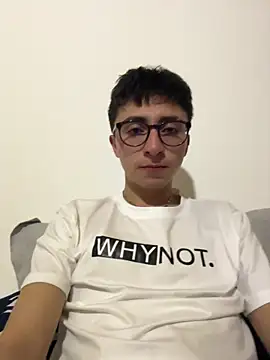 CamiRojas boy online show from October 31, 2025, 4:09 am