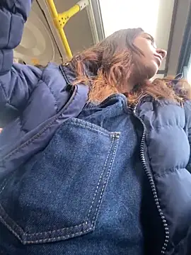 Vaiolet a online show from December 17, 2024, 9:16 pm