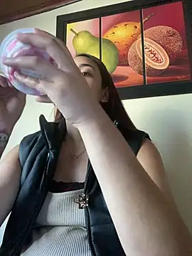 Vaiolet a online show from January 22, 2025, 9:54 pm