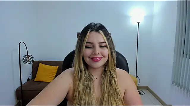 Snapshot of camiilaa1 chatting on February 13, 2025, 8:06 am camiilaa1 online show from February 13, 2025, 8:06 am