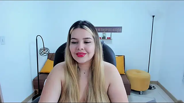 Snapshot of camiilaa1 chatting on February 16, 2025, 10:11 pm camiilaa1 online show from February 16, 2025, 10:11 pm