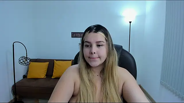 Snapshot of camiilaa1 chatting on February 7, 2025, 7:40 am camiilaa1 online show from February 7, 2025, 7:40 am