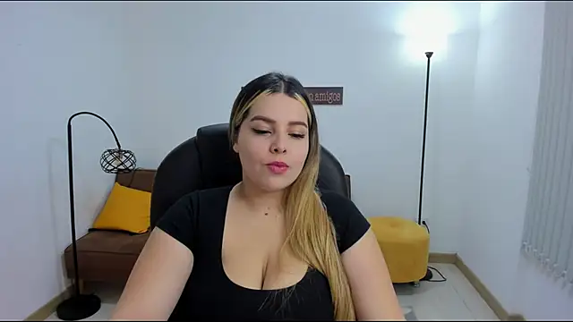 Snapshot of camiilaa1 chatting on February 10, 2025, 4:19 am camiilaa1 online show from February 10, 2025, 4:19 am