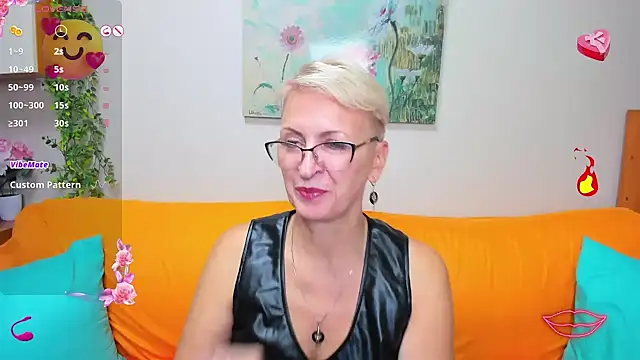 iamyourdream89 online show from October 27, 2025, 6:20 pm