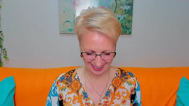 iamyourdream89 online show from May 18, 2026, 9:03 am