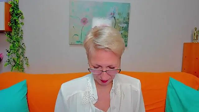 iamyourdream89 online show from February 5, 2026, 2:02 pm