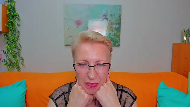 iamyourdream89 online show from May 19, 2026, 10:44 am