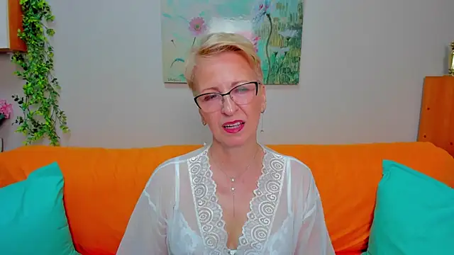 iamyourdream89 online show from May 22, 2026, 8:45 am