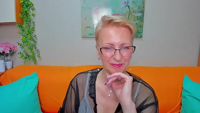 iamyourdream89 online show from May 17, 2026, 10:48 am