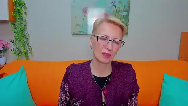 iamyourdream89 online show from May 28, 2026, 9:17 am