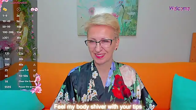 iamyourdream89 online show from May 27, 2026, 6:43 am