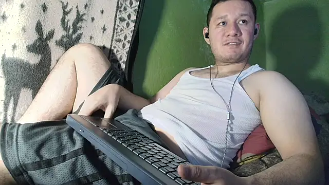 Snapshot of sweet_cock28 chatting on April 29, 2026, 3:32 am sweet cock28 online show from April 29, 2026, 3:32 am