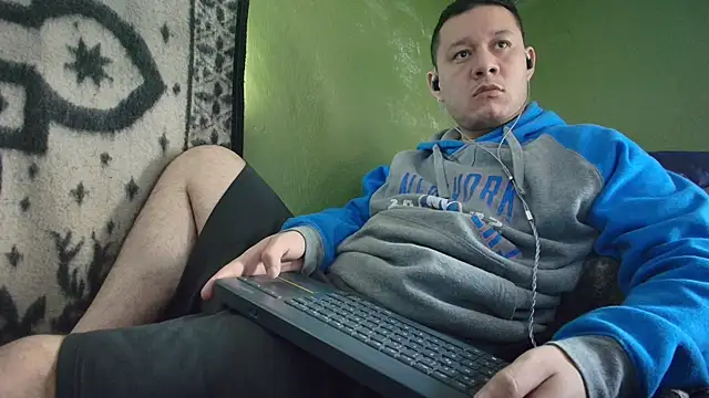 Snapshot of sweet_cock28 chatting on December 15, 2025, 3:18 pm sweet cock28 online show from December 15, 2025, 3:18 pm