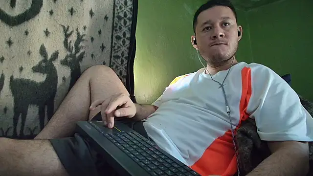 Snapshot of sweet_cock28 chatting on May 17, 2026, 2:06 pm sweet cock28 online show from May 17, 2026, 2:06 pm