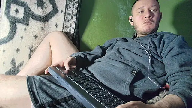 Snapshot of sweet_cock28 chatting on December 2, 2025, 3:30 am sweet cock28 online show from December 2, 2025, 3:30 am