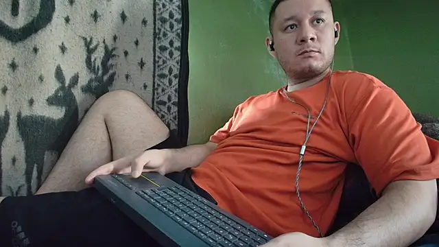 Snapshot of sweet_cock28 chatting on May 8, 2026, 3:27 pm sweet cock28 online show from May 8, 2026, 3:27 pm
