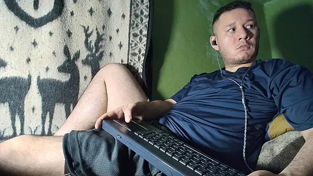 Snapshot of sweet_cock28 chatting on May 3, 2026, 3:33 am sweet cock28 online show from May 3, 2026, 3:33 am