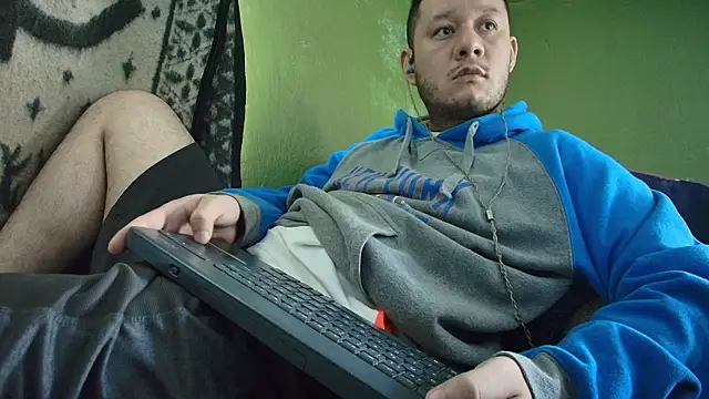 Snapshot of sweet_cock28 chatting on November 23, 2025, 3:55 pm sweet cock28 online show from November 23, 2025, 3:55 pm