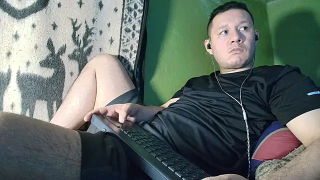 Snapshot of sweet_cock28 chatting on April 14, 2026, 3:22 am sweet cock28 online show from April 14, 2026, 3:22 am