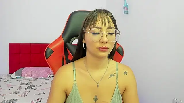 Snapshot of Sweet_Coral_ chatting on April 4, 2026, 8:43 am Sweet Coral online show from April 4, 2026, 8:43 am