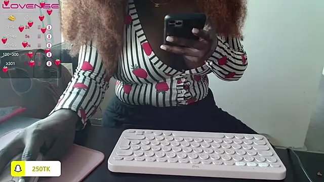 Snapshot of Thepanthera chatting on December 15, 2024, 8:19 am Thepanthera online show from December 15, 2024, 8:19 am