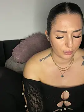 Snapshot of Mia-Bremer chatting on March 31, 2026, 10:23 pm Mia-Bremer online show from March 31, 2026, 10:23 pm