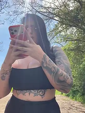 Snapshot of Mia-Bremer chatting on April 16, 2026, 10:16 am Mia-Bremer online show from April 16, 2026, 10:16 am