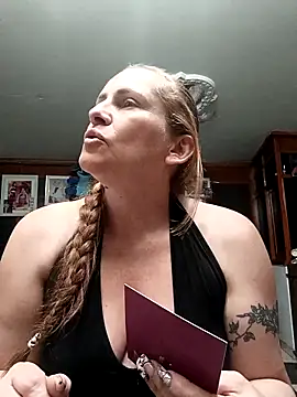 Snapshot of SeductionSilera chatting on November 9, 2025, 8:57 pm SeductionSilera online show from November 9, 2025, 8:57 pm