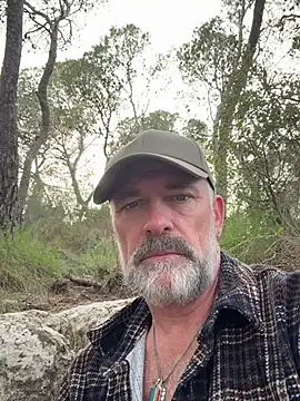 Snapshot of DaddybearVLC chatting on February 25, 2025, 3:53 pm DaddybearVLC online show from February 25, 2025, 3:53 pm