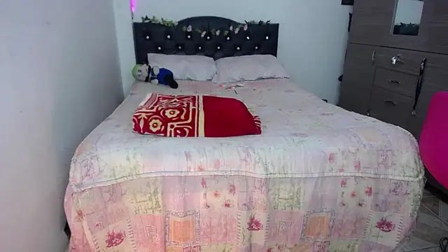 pinky violeta online show from October 10, 2025, 12:11 am